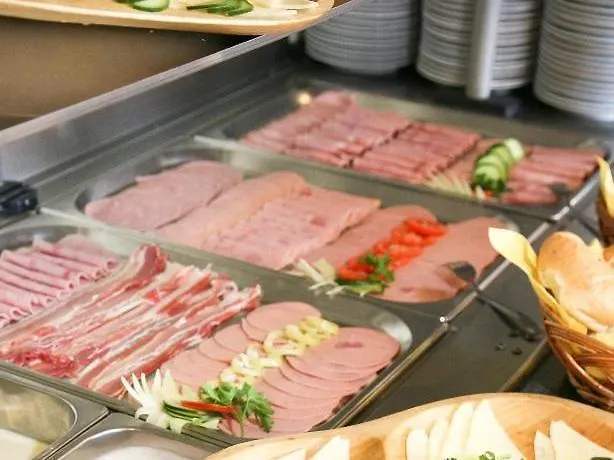 Отель Berlin 3*